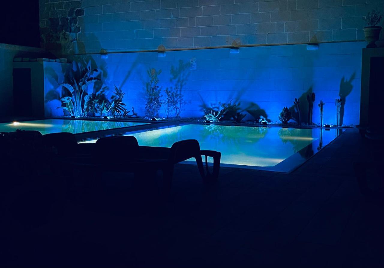 ガルブ Fiftyfour West Boutique Living Bed & Breakfast エクステリア 写真