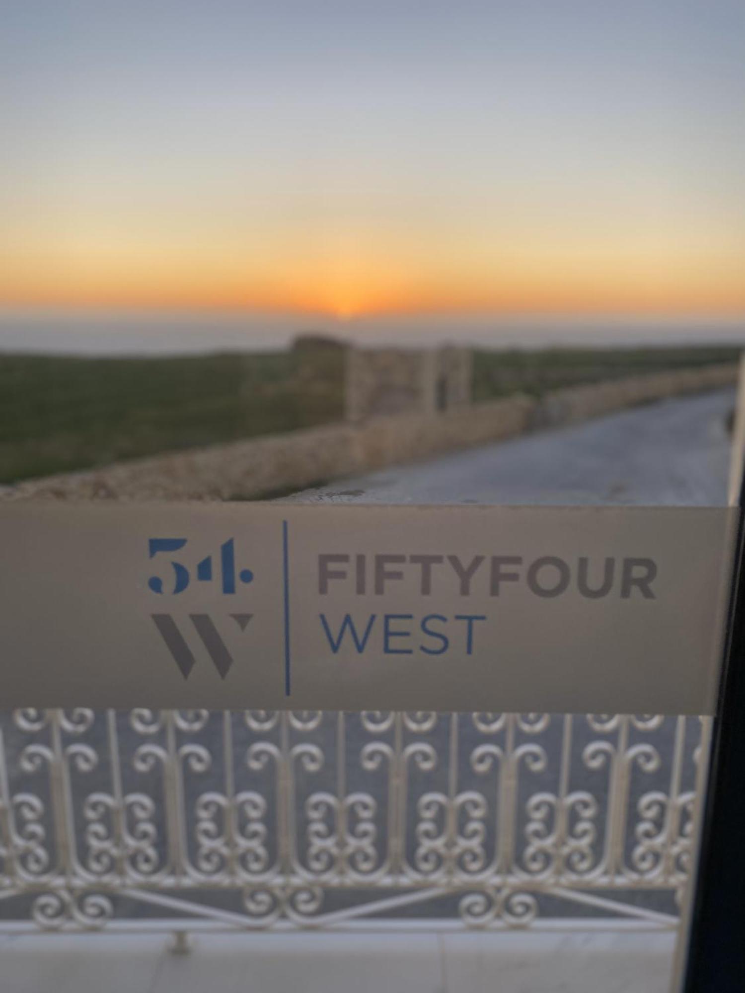 ガルブ Fiftyfour West Boutique Living Bed & Breakfast エクステリア 写真