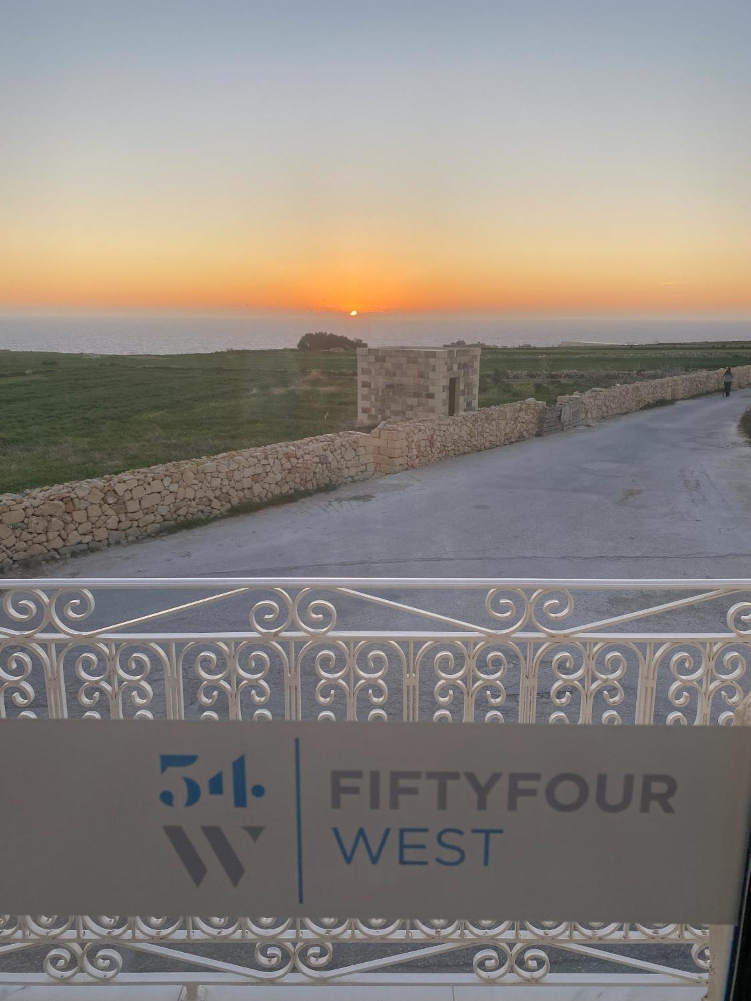 ガルブ Fiftyfour West Boutique Living Bed & Breakfast エクステリア 写真